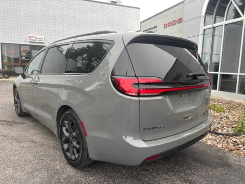 More photos of 2025 Chrysler Pacifica Limited at Peake Chrysler Dodge Jeep Ram Fiat, NY
