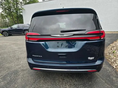 More photos of 2025 Chrysler Pacifica Select at Peake Chrysler Dodge Jeep Ram Fiat, NY