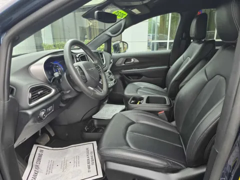 Photos of 2025 Chrysler Pacifica Select for sale in Sodus, NY at Peake Chrysler Dodge Jeep Ram Fiat