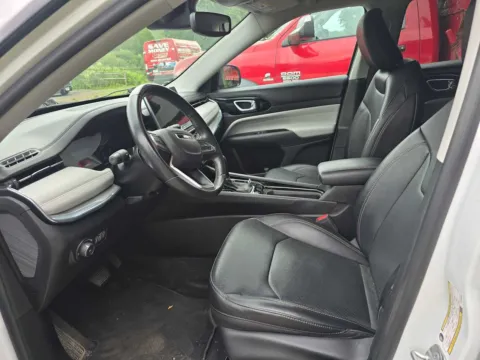More photos of 2022 Jeep Compass Limited at Peake Chrysler Dodge Jeep Ram Fiat, NY