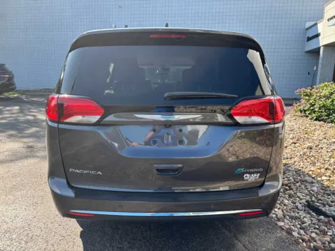 More photos of 2020 Chrysler Pacifica Hybrid Limited at Peake Chrysler Dodge Jeep Ram Fiat, NY