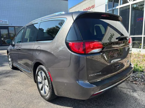 More photos of 2020 Chrysler Pacifica Hybrid Limited at Peake Chrysler Dodge Jeep Ram Fiat, NY