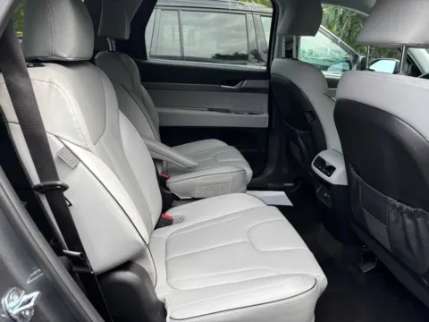 More photos of 2025 Hyundai Palisade SEL at Peake Chrysler Dodge Jeep Ram Fiat, NY