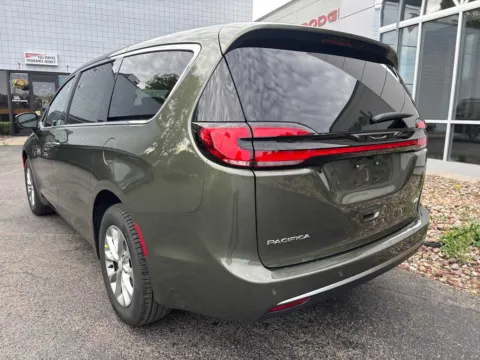 More photos of 2027 Chrysler Pacifica Select at Peake Chrysler Dodge Jeep Ram Fiat, NY