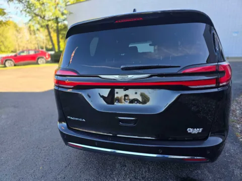 More photos of 2026 Chrysler Pacifica Select at Peake Chrysler Dodge Jeep Ram Fiat, NY