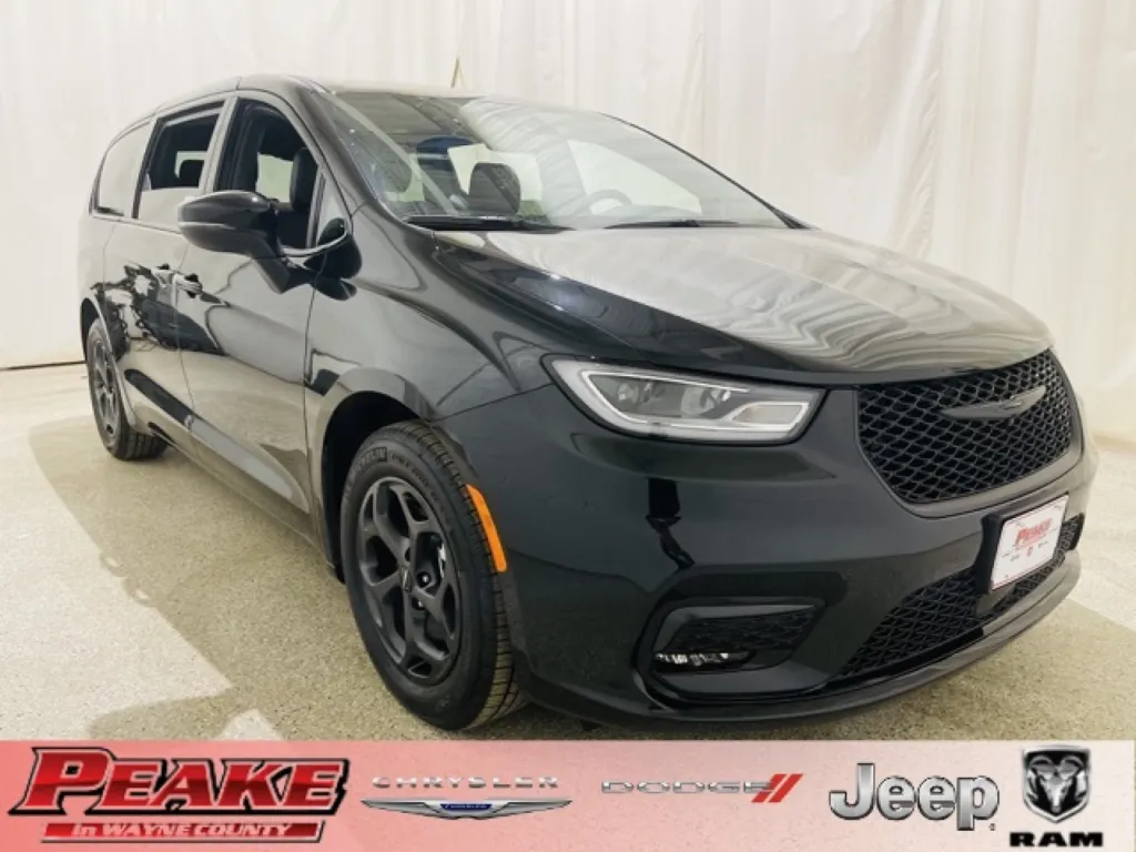 2023 Chrysler Pacifica Hybrid Touring L for sale in Sodus, NY
