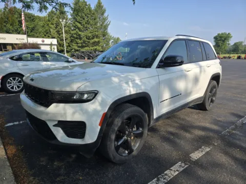 Unknown 2023 Jeep Grand Cherokee Altitude for sale in Sodus, NY