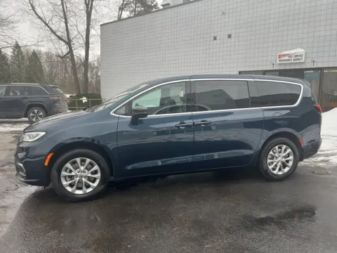 More photos of 2025 Chrysler Pacifica Select at Peake Chrysler Dodge Jeep Ram Fiat, NY