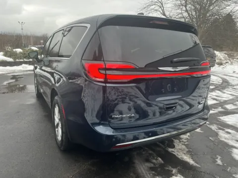 More photos of 2025 Chrysler Pacifica Select at Peake Chrysler Dodge Jeep Ram Fiat, NY