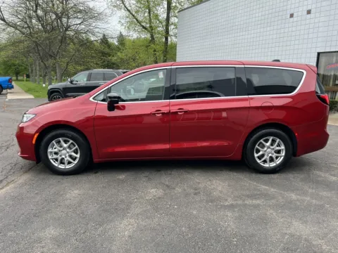 More photos of 2025 Chrysler Pacifica Select at Peake Chrysler Dodge Jeep Ram Fiat, NY