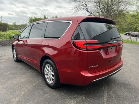 More photos of 2025 Chrysler Pacifica Select at Peake Chrysler Dodge Jeep Ram Fiat, NY