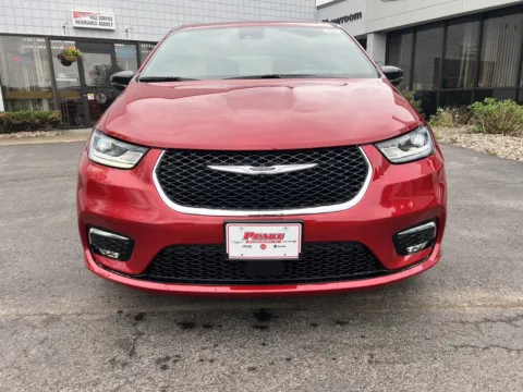 Photos of 2025 Chrysler Pacifica Select for sale in Sodus, NY at Peake Chrysler Dodge Jeep Ram Fiat