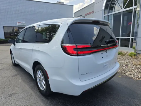 More photos of 2026 Chrysler Pacifica Select at Peake Chrysler Dodge Jeep Ram Fiat, NY