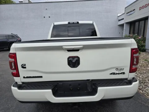 More photos of 2019 Ram 3500 Laramie at Peake Chrysler Dodge Jeep Ram Fiat, NY