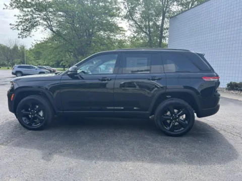 More photos of 2025 Jeep Grand Cherokee Limited at Peake Chrysler Dodge Jeep Ram Fiat, NY