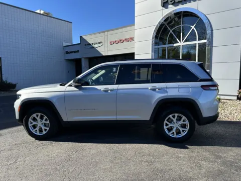 More photos of 2023 Jeep Grand Cherokee Limited at Peake Chrysler Dodge Jeep Ram Fiat, NY