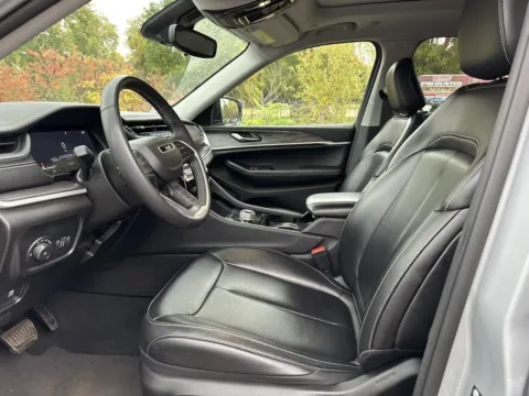 More photos of 2023 Jeep Grand Cherokee Limited at Peake Chrysler Dodge Jeep Ram Fiat, NY
