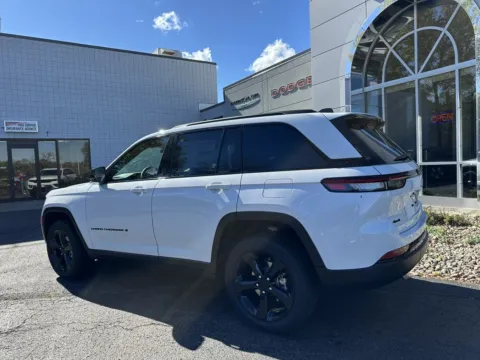 More photos of 2025 Jeep Grand Cherokee Limited at Peake Chrysler Dodge Jeep Ram Fiat, NY