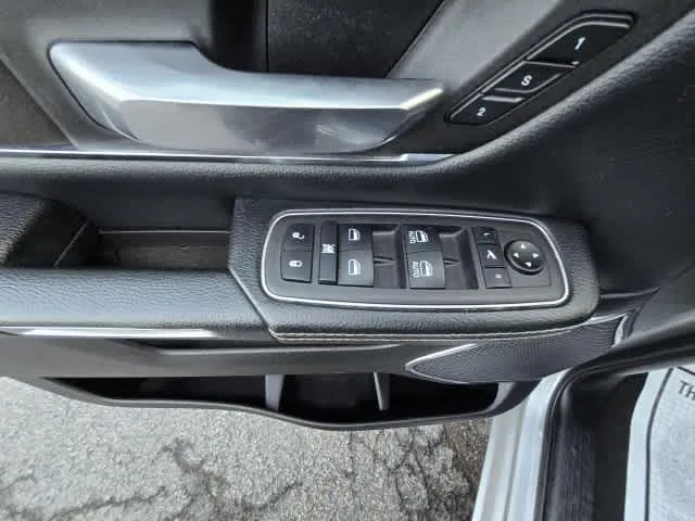 2024 RAM Ram 1500 Pickup Laramie - Photo 15