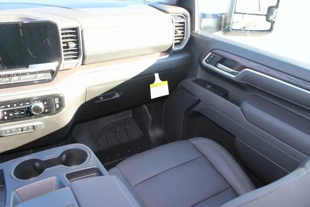 2026 GMC Sierra 3500HD SLT - Photo 35