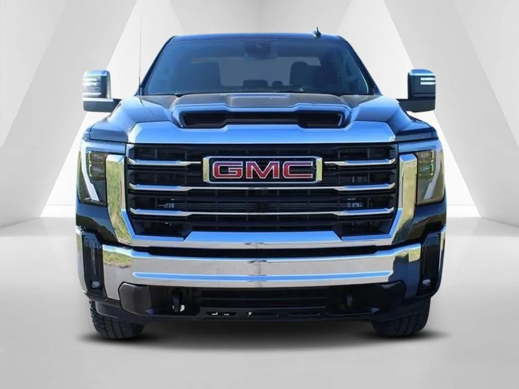 GMC Sierra photo 2