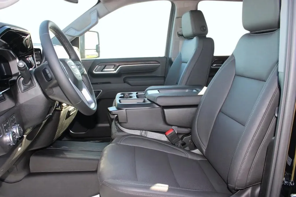 GMC Sierra photo 9
