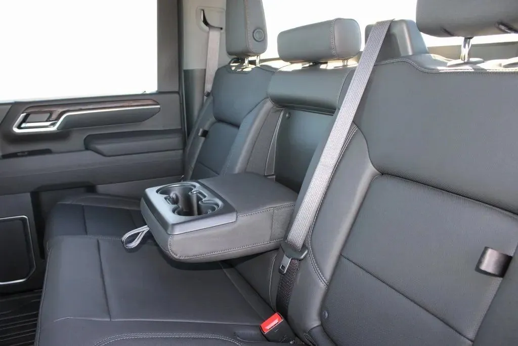 2026 GMC Sierra 3500HD SLT - Photo 31