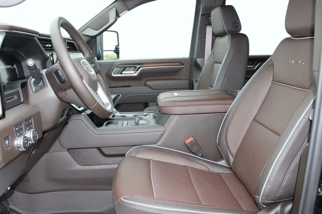 2026 GMC Sierra 3500HD Denali - Photo 9