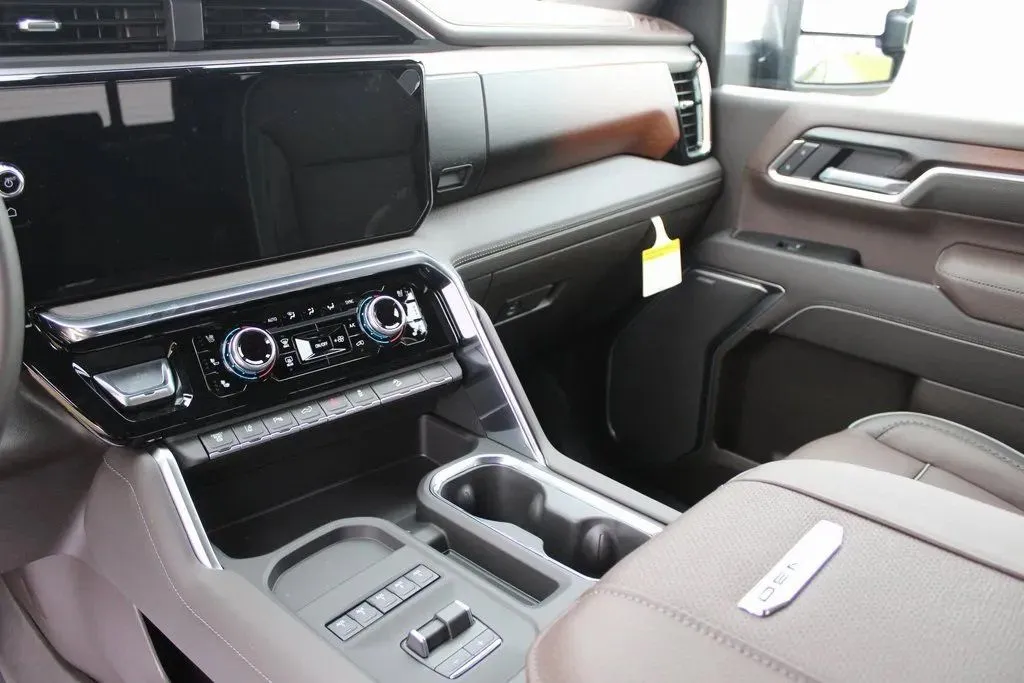 2026 GMC Sierra 3500HD Denali - Photo 15
