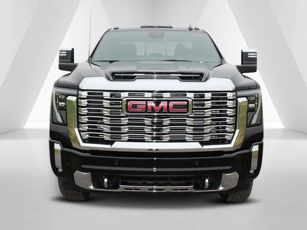 GMC Sierra photo 2