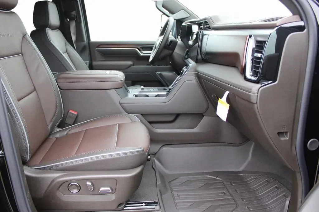 2026 GMC Sierra 3500HD Denali - Photo 19