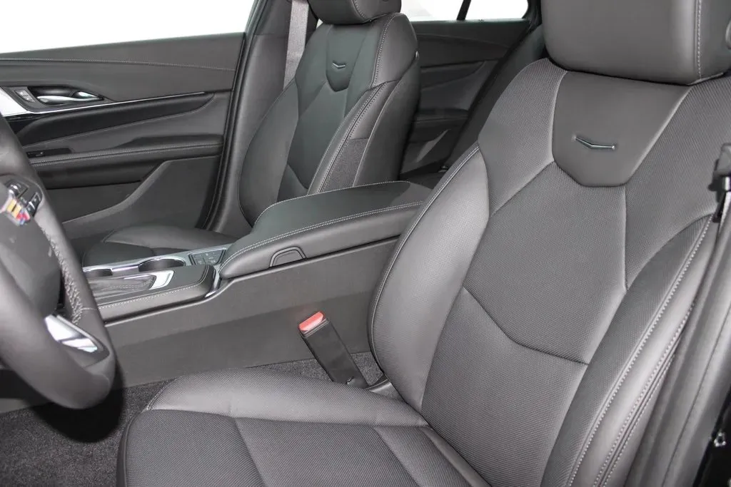 Cadillac CT4 photo 13