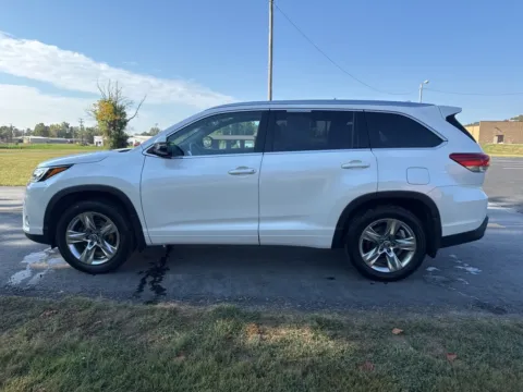 More photos of 2019 Toyota Highlander Limited at Braden Cadillac GMC, OH