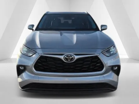 Photos of 2023 Toyota Highlander XLE for sale in Carroll, OH at Braden Cadillac GMC