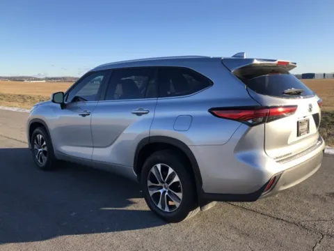 More photos of 2023 Toyota Highlander XLE at Braden Cadillac GMC, OH