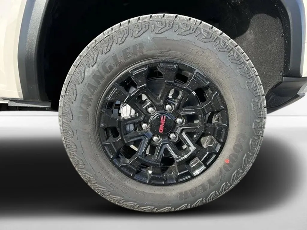 GMC Canyon photo 38