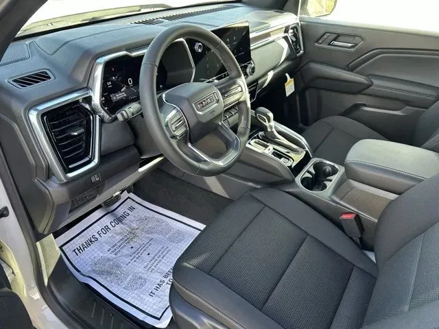 GMC Canyon photo 12