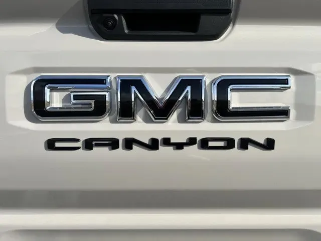 GMC Canyon photo 9
