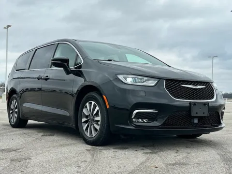 Photos of 2024 Chrysler Pacifica Hybrid Select for sale in Carroll, OH at Braden Cadillac GMC