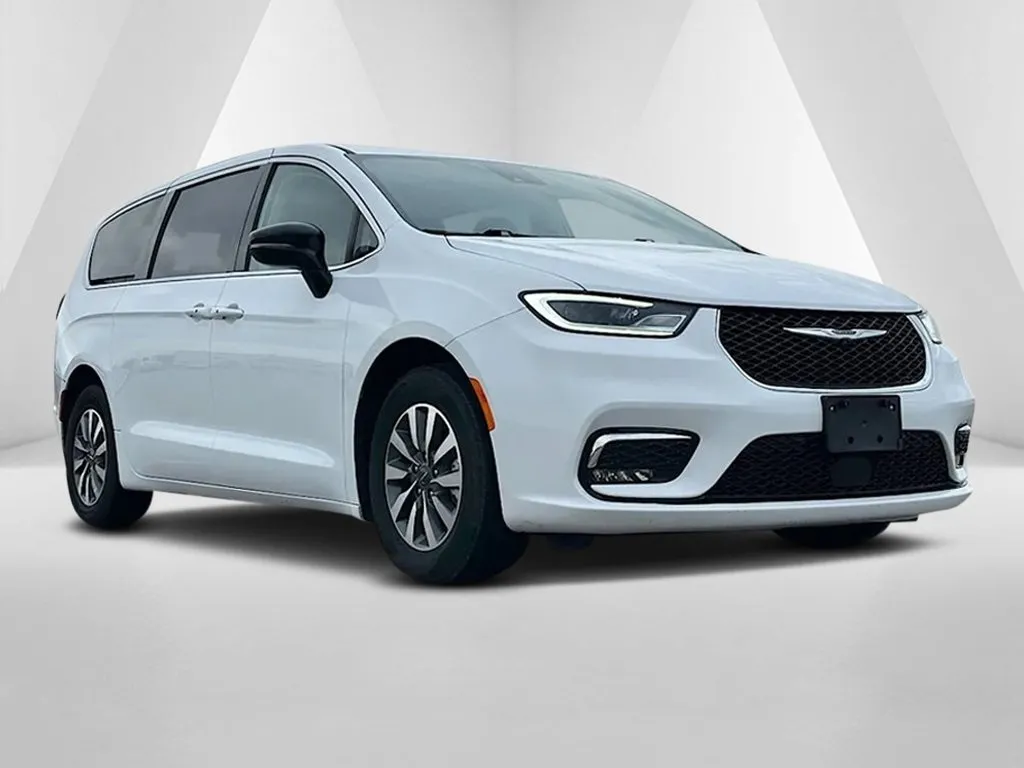 White 2024 Chrysler Pacifica Hybrid Select for sale in Carroll, OH