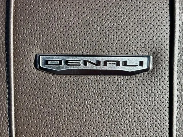 GMC Sierra photo 21