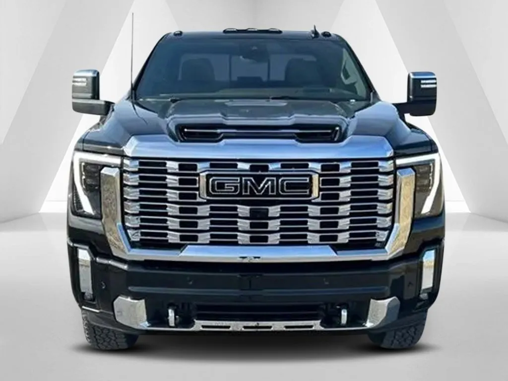 GMC Sierra photo 2