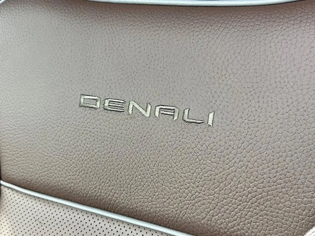 GMC Sierra photo 10