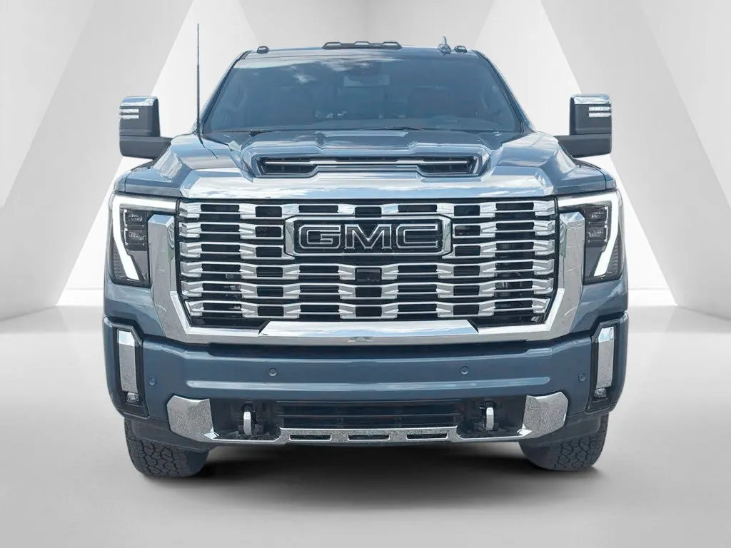 GMC Sierra photo 2