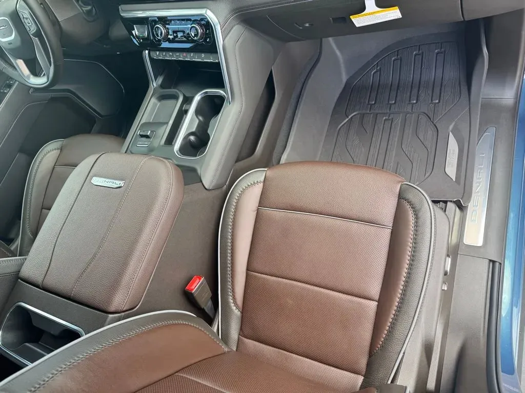 GMC Sierra photo 16