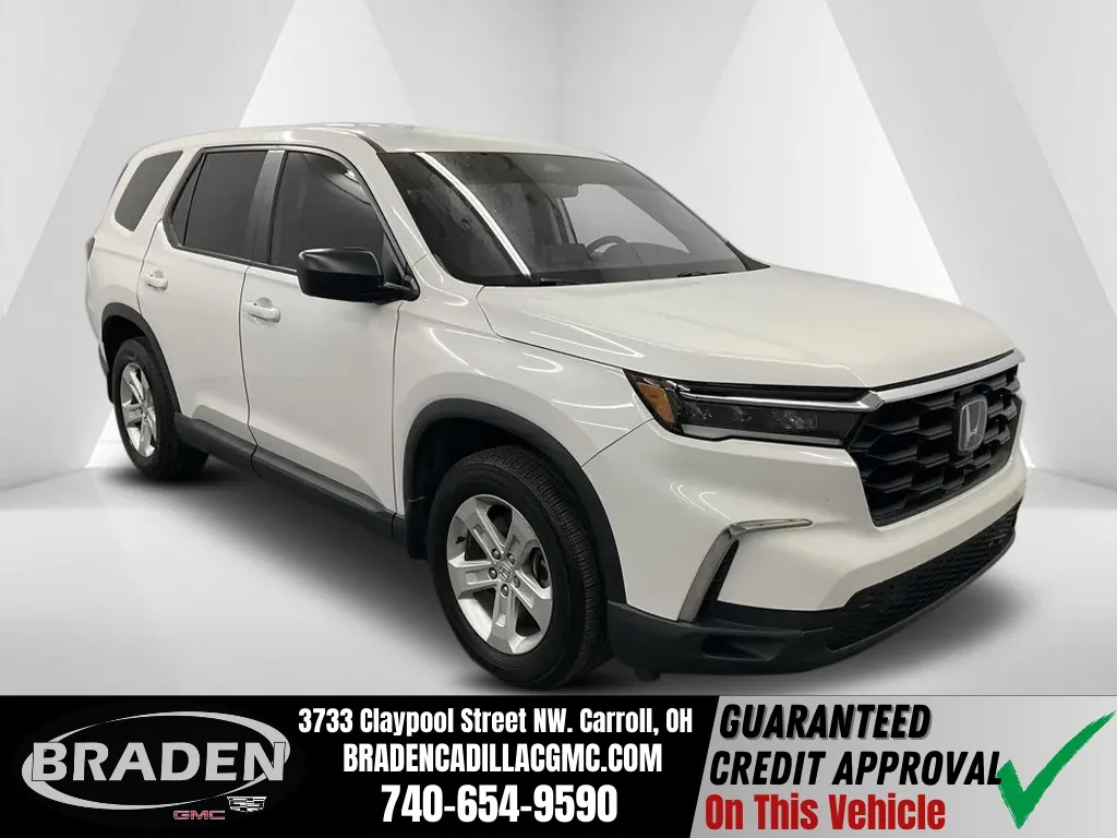 White 2023 Honda Pilot LX for sale in Carroll, OH