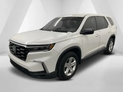 More photos of 2023 Honda Pilot LX at Braden Cadillac GMC, OH
