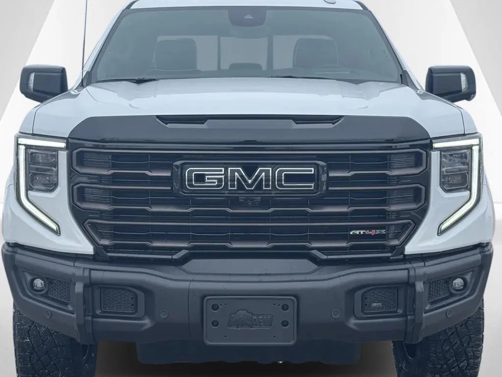 GMC Sierra photo 2