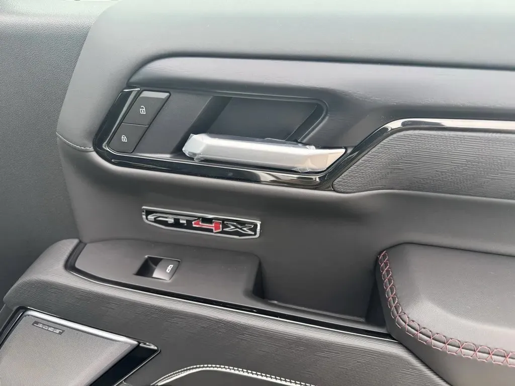 GMC Sierra photo 15