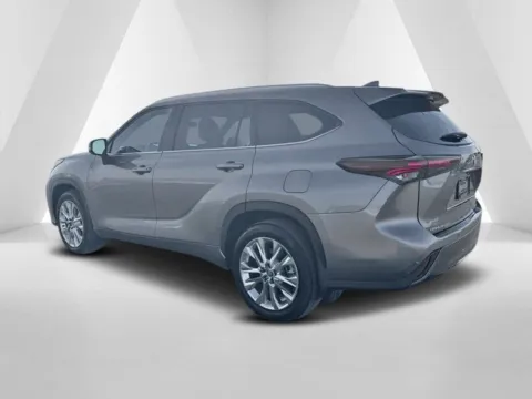 More photos of 2025 Toyota Highlander Limited at Braden Cadillac GMC, OH
